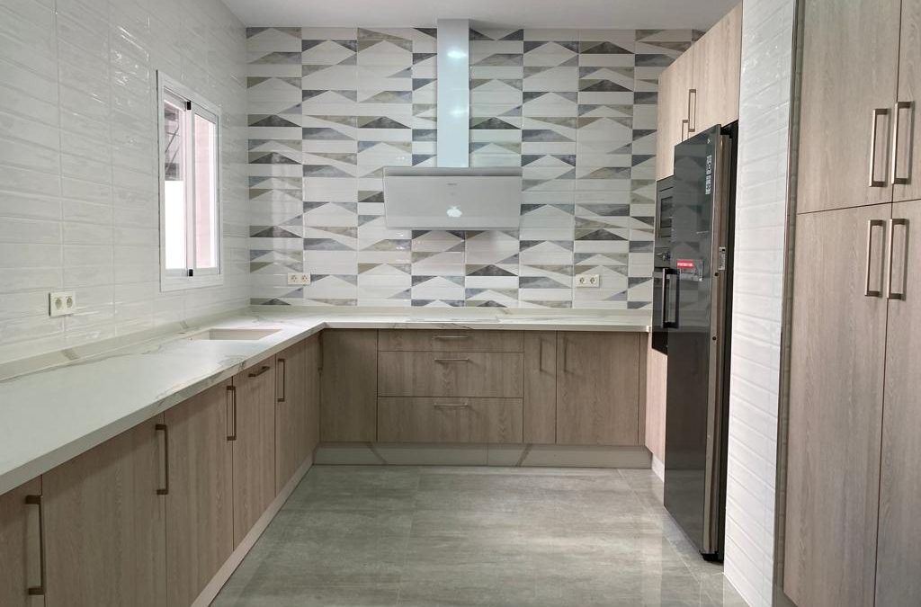 Cocina con bajo fregadero piedra